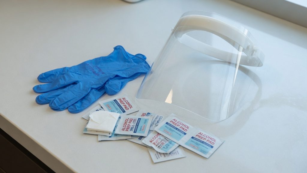 کنترل عفونت در مطب؛ از ماسک تا پد الکلی